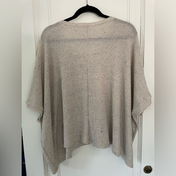 CJLA size medium tan Erin sweater tee - Picture 3 of 3